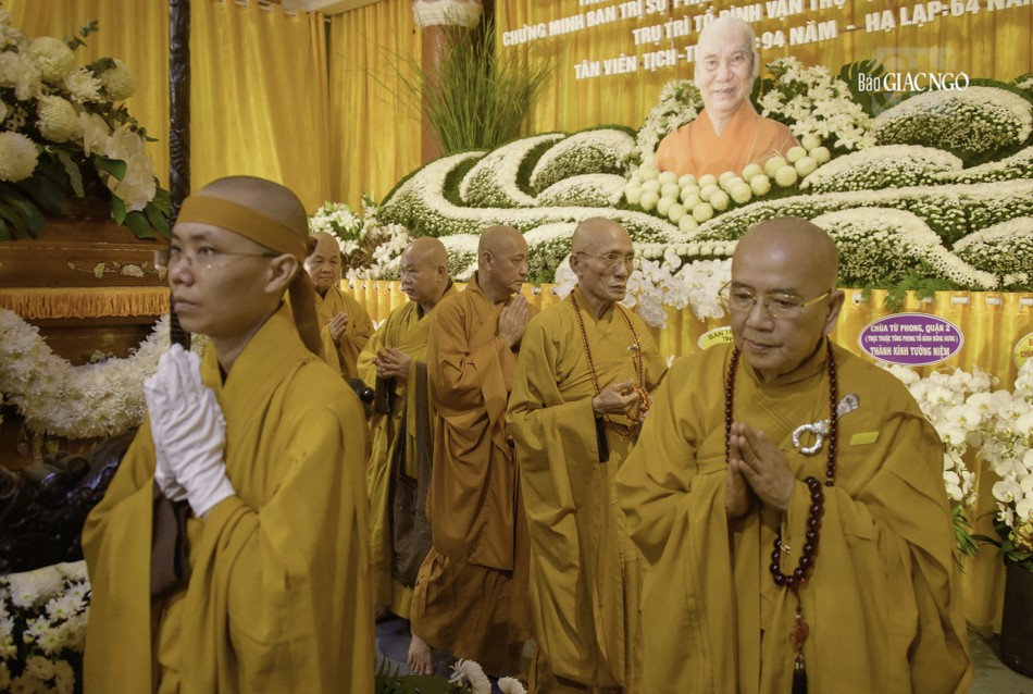 Các vị Phó Chủ tịch Hội đồng Trị sự viếng tang