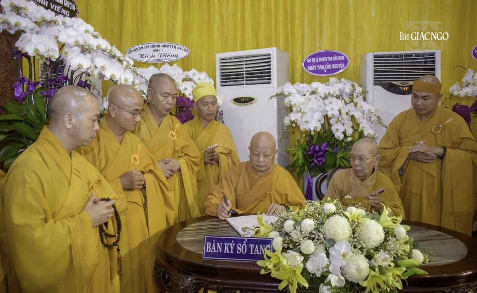 Ký sổ tang lưu niệm