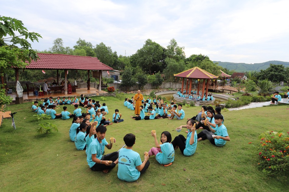 Giờ vui chơi của các em thiếu nhi Giờ vui chơi của các em thiếu nhi