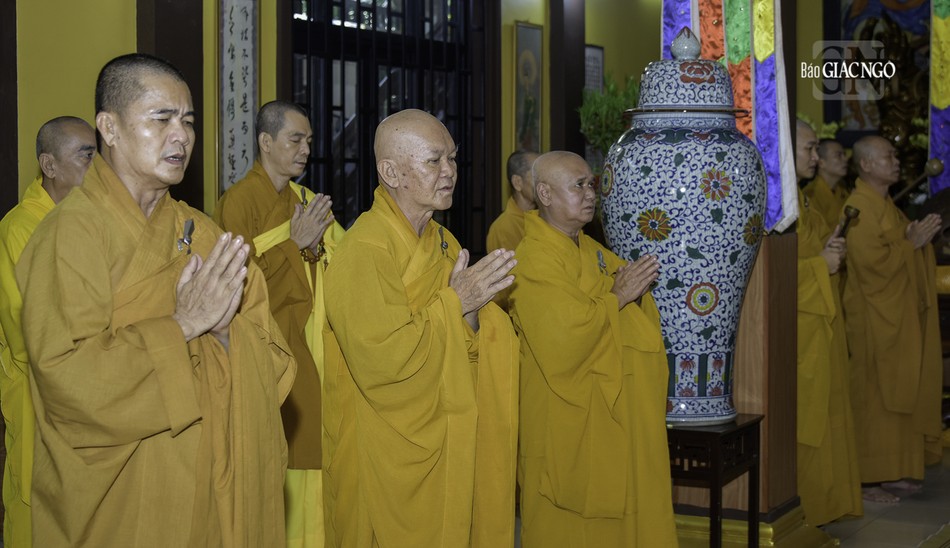 Thời khóa này đều được chư Tăng thực hiện một cách nghiêm túc và tự giác