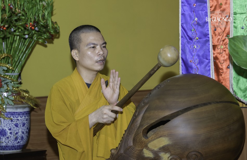 Mỗi ngày, các hành giả sẽ trì tụng những bộ kinh, sám là kinh Pháp hoa, Lương Hoàng sám và trì chú Đại bi vào buổi sáng, chiều và tối