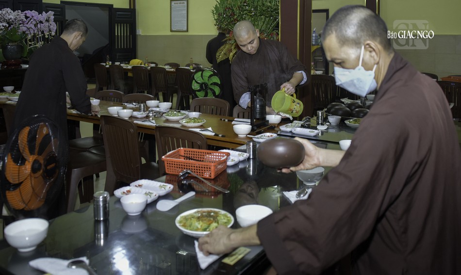 Việc này không chỉ về mặt thẩm mỹ mà còn thể hiện sự chú tâm, định tâm của người làm