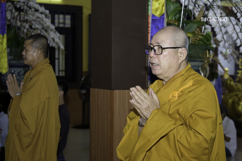 Mà còn giúp cho khẩu được thanh tịnh, tâm ý được sáng suốt, trí tuệ phát sinh