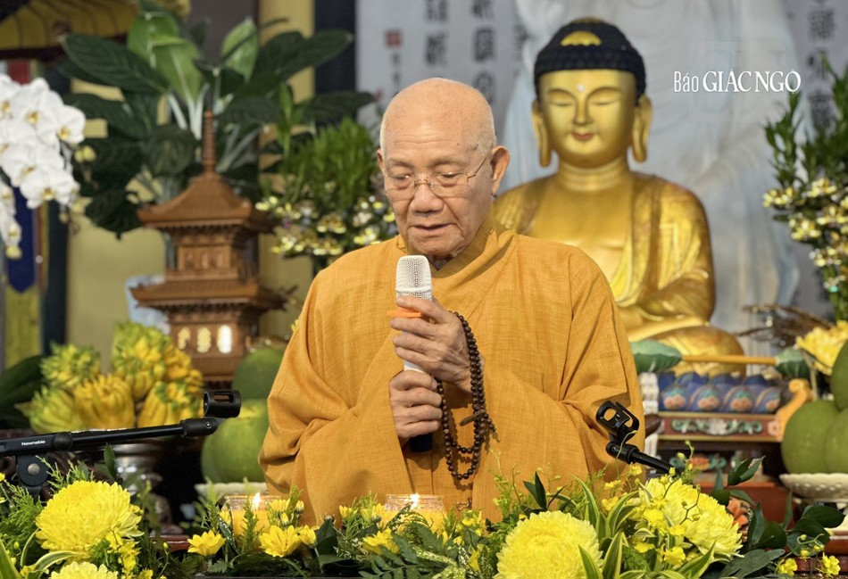 Trưởng lão Hòa thượng Thích Minh Thông, Ủy viên Thường trực Hội đồng Chứng minh quang lâm nói về ý nghĩa của việc giữ gìn giới luật đến các hành giả an cư