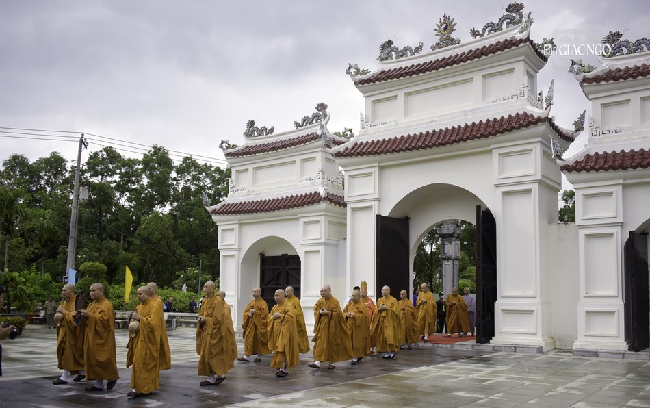 Tam quan Đền thờ Côn Đảo