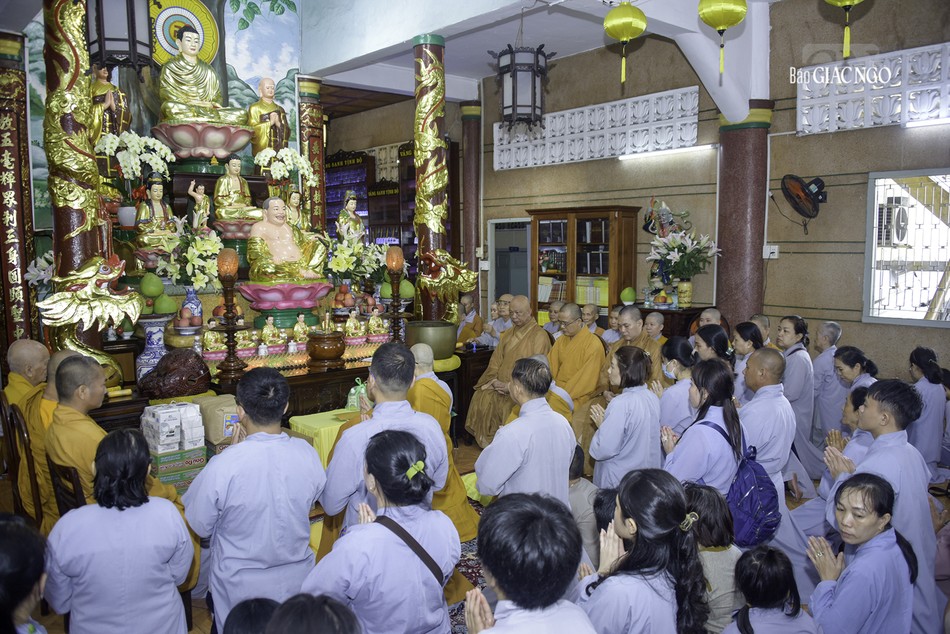 Hơn 500 Phật tử tham dự chuyến đi cúng dường Hơn 500 Phật tử tham dự chuyến đi cúng dường