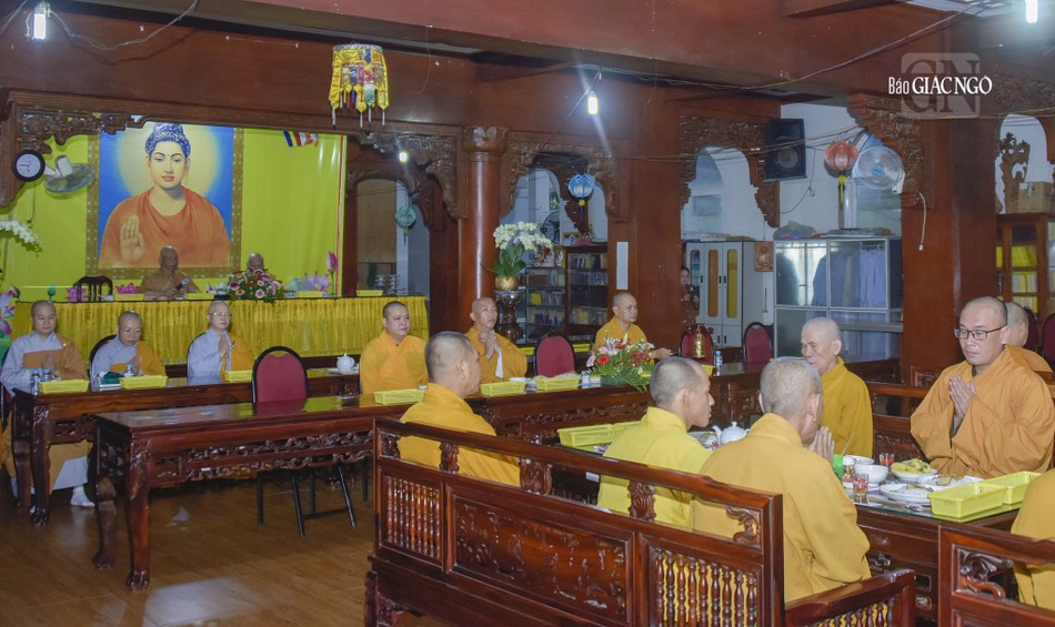 Cúng dường tại hạ trường chùa Đức Phú Cúng dường tại hạ trường chùa Đức Phú