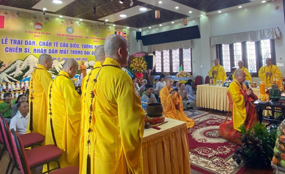 Thực hiện nghi thức trai đàn chẩn tế cầu siêu các nạn nhân tử vong do Covid-19 - Ảnh: BTC Thực hiện nghi thức trai đàn chẩn tế cầu siêu các nạn nhân tử vong do Covid-19 - Ảnh: BTC