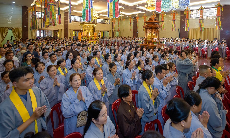 Đông đảo Phật tử tham dự trang nghiêm