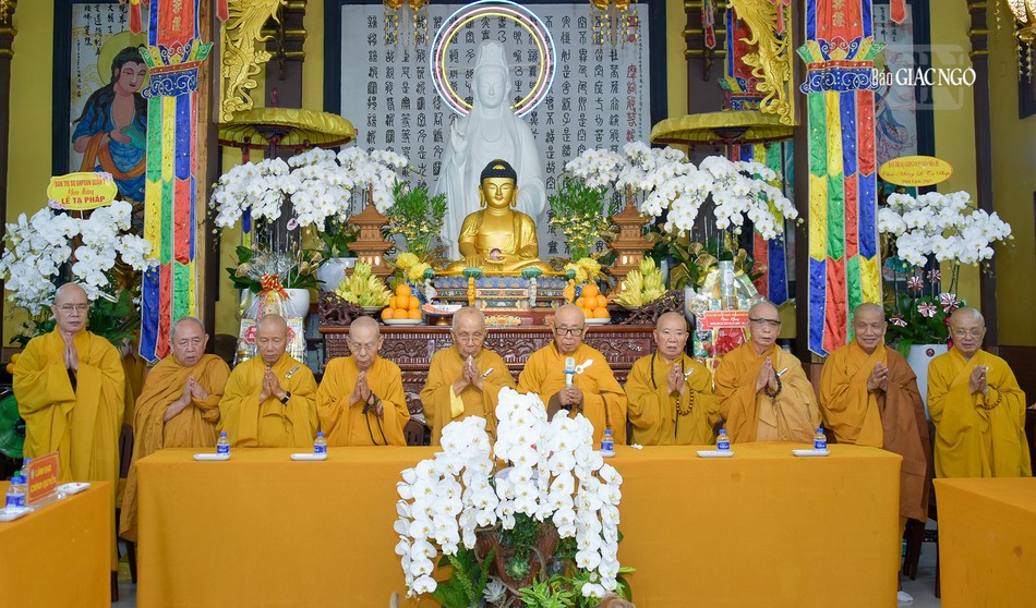 Chư tôn đức chứng minh