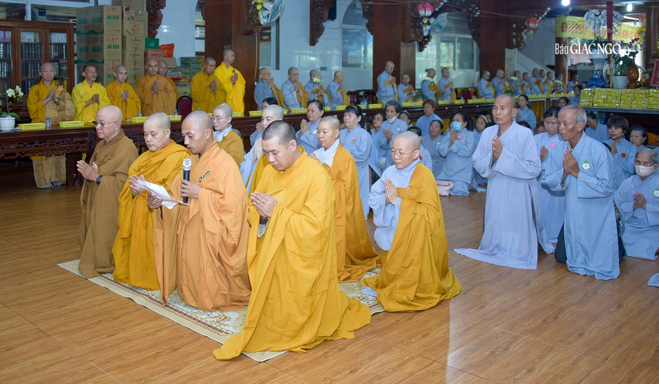 Đại diện hành giả dâng lời cảm niệm