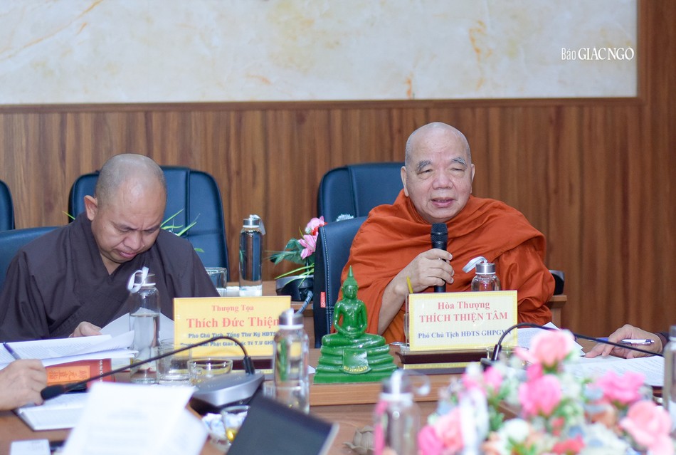 Hòa thượng Thích Thiện Tâm phát biểu ý kiến