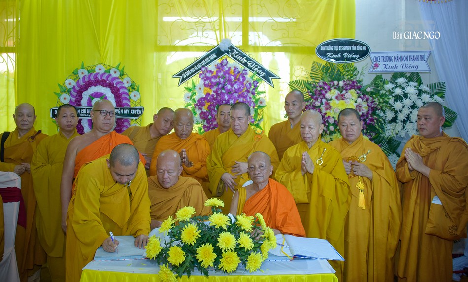 Ký sổ tang lưu niệm