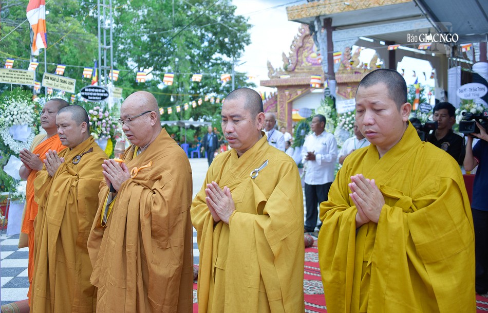 Ban Giáo dục Phật giáo T.Ư viếng tang