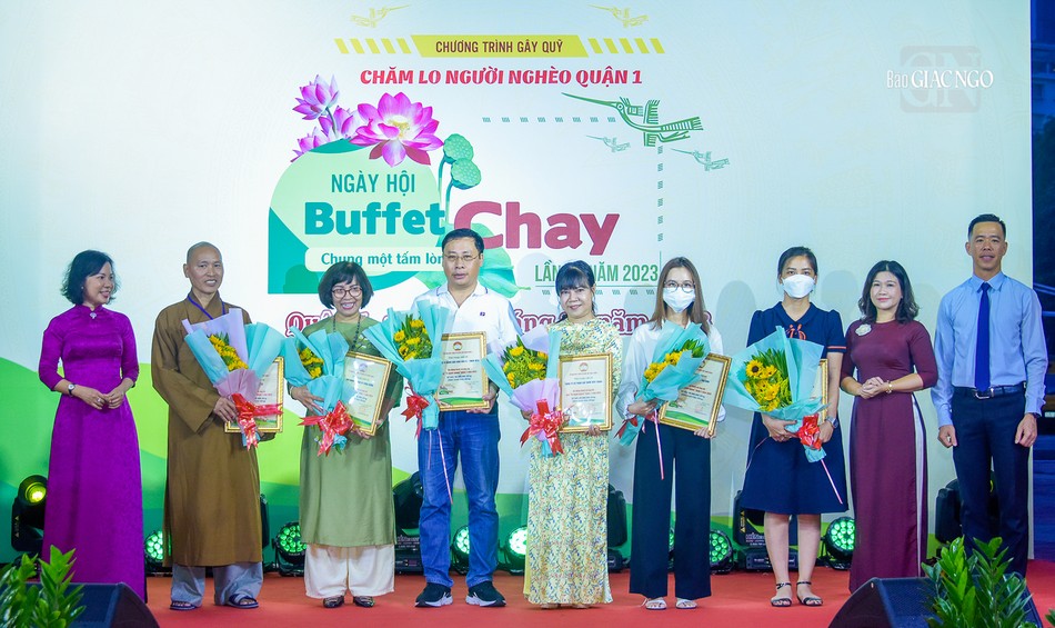 4,2 tỷ đồng là số tiền được các nhà tài trợ ủng hộ tháng hoạt động cao điểm “Vì người nghèo” và ngày hội buffet chay “Chung một tấm lòng” của chính quyền Q.1 4,2 tỷ đồng là số tiền được các nhà tài trợ ủng hộ tháng hoạt động cao điểm “Vì người nghèo” và ngày hội buffet chay “Chung một tấm lòng” của chính quyền Q.1