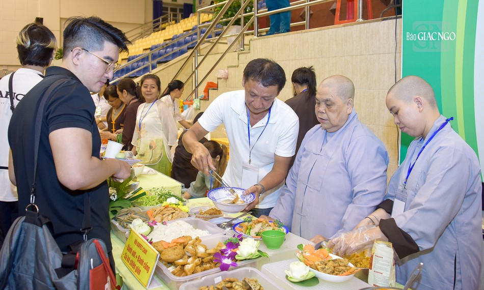 Hơn 128 món ăn, thức uống được chuẩn bị để phục vụ thực khách Hơn 128 món ăn, thức uống được chuẩn bị để phục vụ thực khách