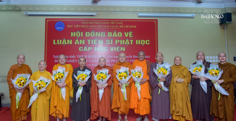 Đại đức Thích Định Phúc tri ân đến chư vị Hội đồng bảo vệ luận án tiến sĩ Phật học cấp học viện