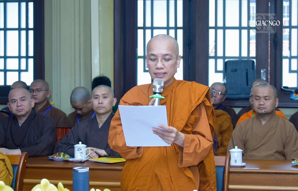 Thư ký Hội đồng công bố lý lịch khoa học