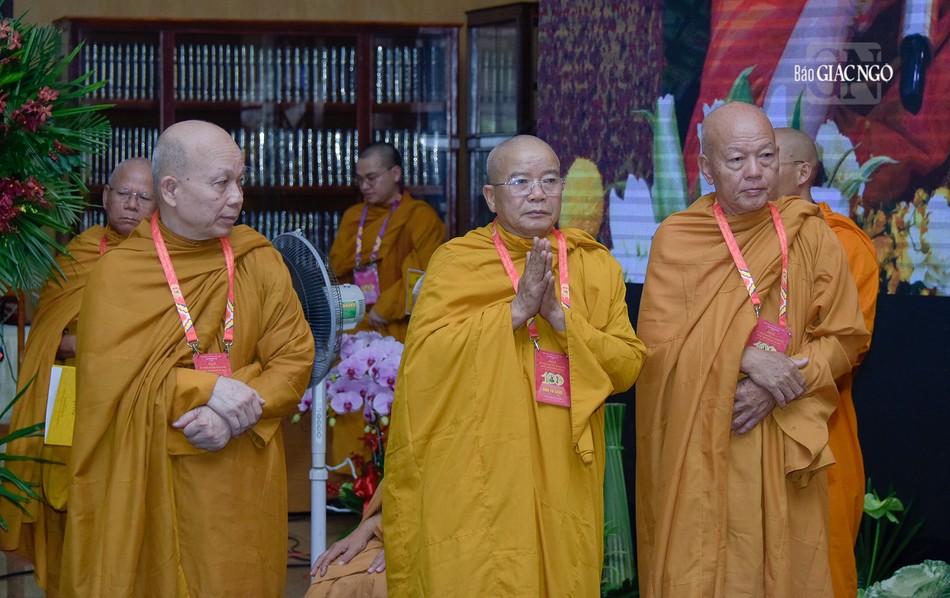 ...thành kính tưởng niệm Tổ sư Minh Đăng Quang