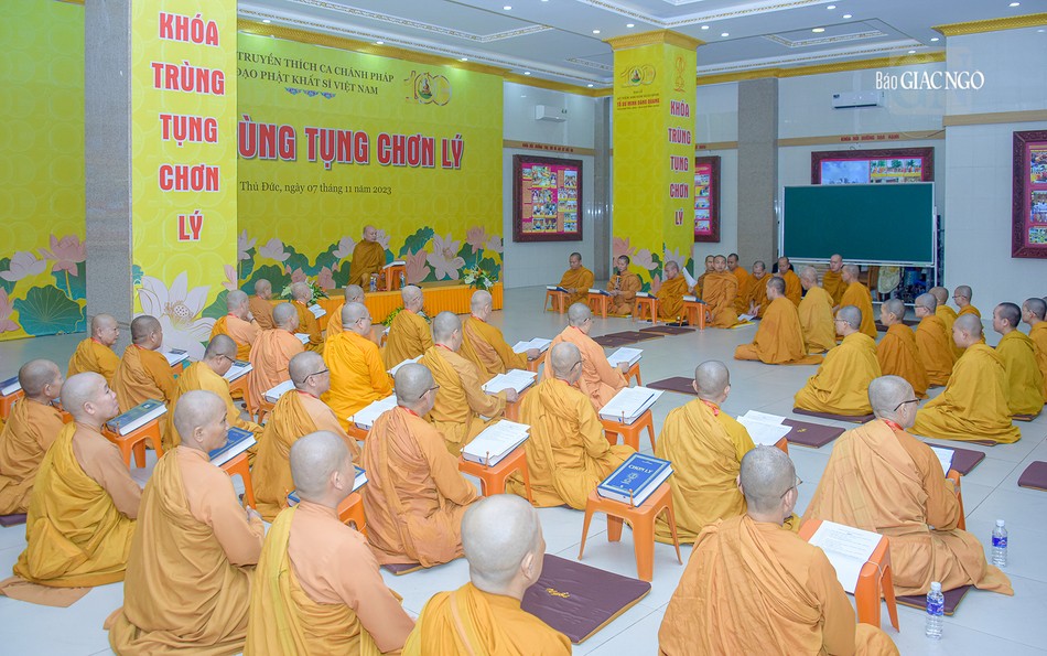 Tăng Ni, Phật tử Hệ phái Khất sĩ tham dự trùng tụng Chơn lý