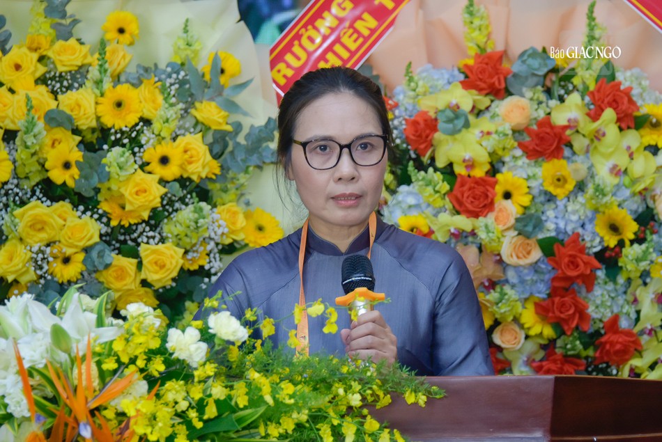 Bà Trần Thị Minh Nga phát biểu