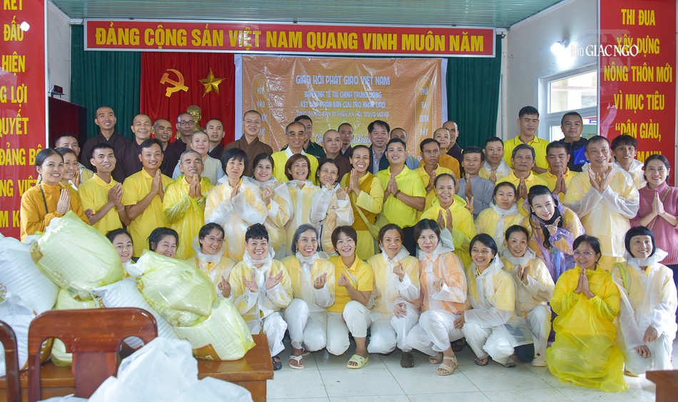 Các thành viên trong đoàn