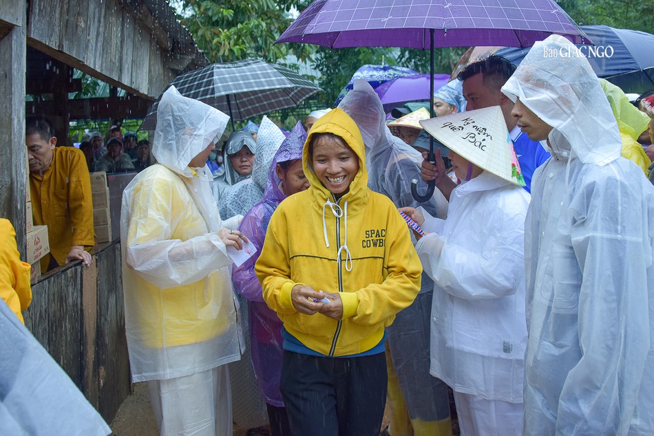 Nụ cười khi được nhận quà