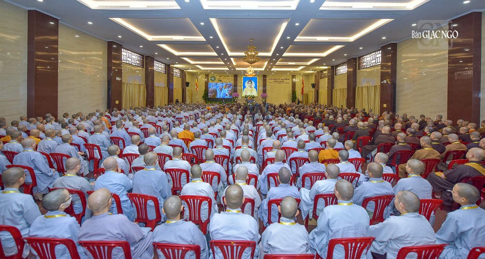 Hơn 700 Tăng Ni tham dự buổi chuyên đề về Giới luật Phật giáo tại Việt Nam Quốc Tự vào sáng 15-12