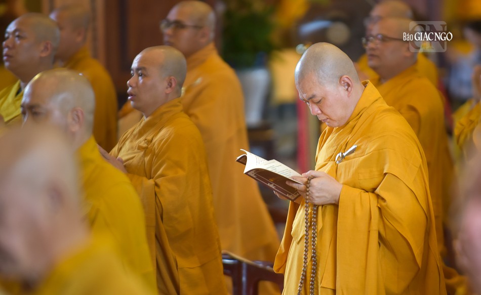 Chú tâm theo lời kinh