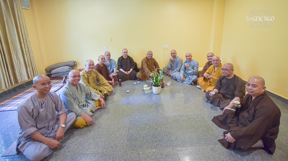 Giây phút các hành giả chia sẻ các kinh nghiệm trong tu học, chuyên môn quản lý hành chính Giáo hội, điều hành tự viện