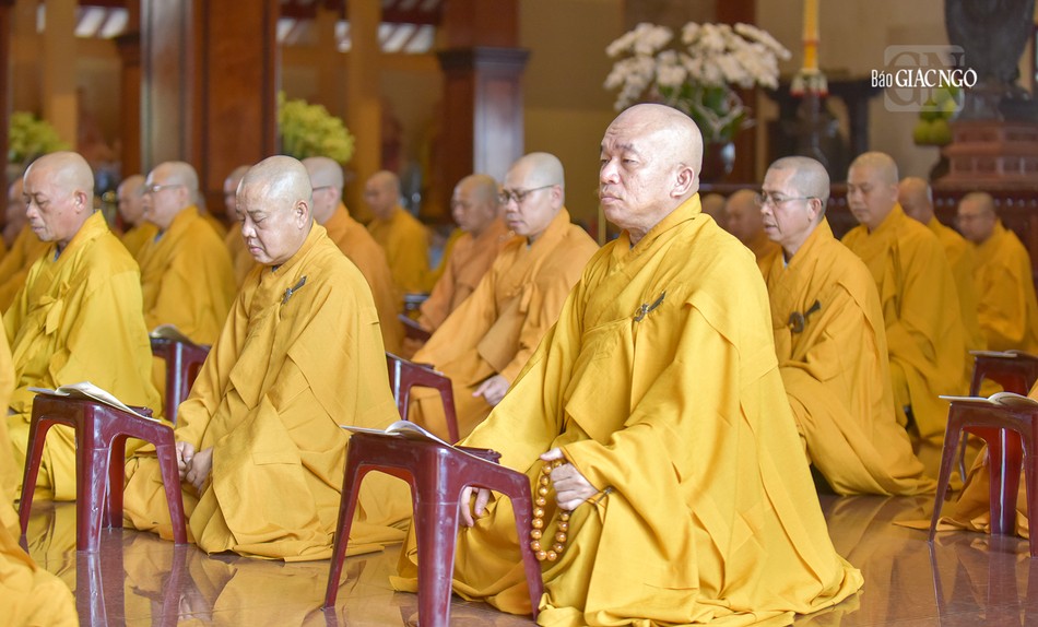 Thời khóa lễ sám thường diễn ra trong vòng 1 giờ đồng hồ với sự tham dự đầy đủ của các hành giả