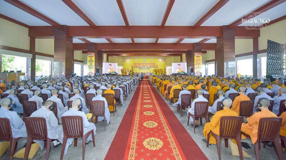 Toàn cảnh Hội nghị lãnh đạo Phật giáo ba nước Việt Nam, Lào, Campuchia lần thứ hai tại tại cơ sở II - Học viện Phật giáo VN tại TP.HCM vào sáng 25-12
