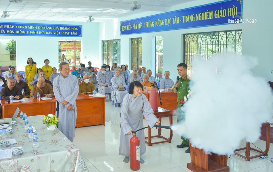 Phật tử thực hành các biện pháp phòng cháy chữa cháy Phật tử thực hành các biện pháp phòng cháy chữa cháy