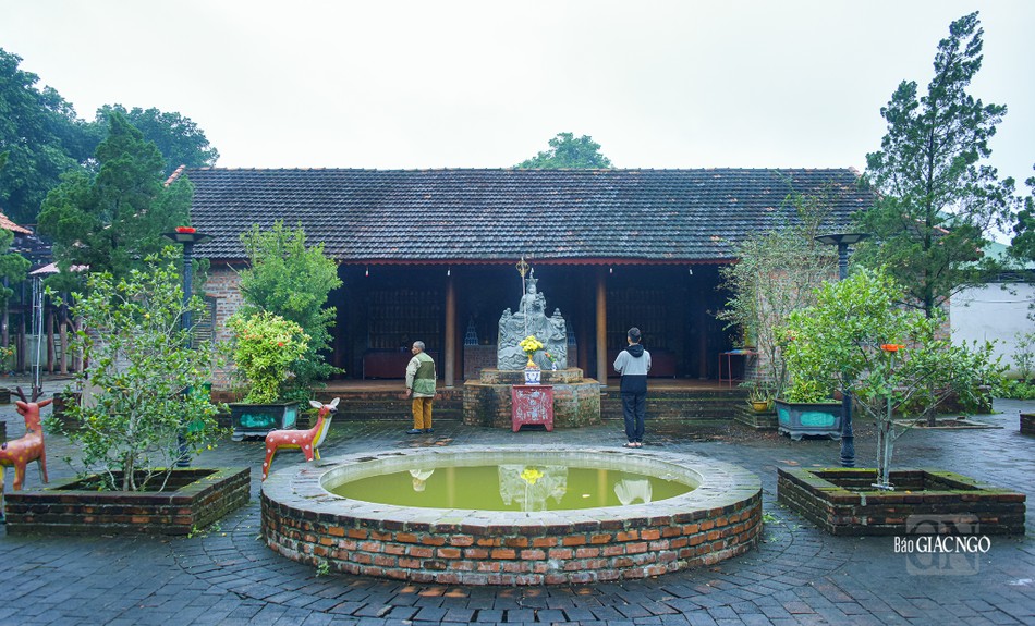 Chùa Tượng Sơn nằm trong quần thể di tích Hải Thượng Lãn Ông, đánh dấu nơi mà vị danh y này sinh sống và dành nhiều thời gian mở phòng mạch, khám bệnh, bốc thuốc cứu chữa cho người dân