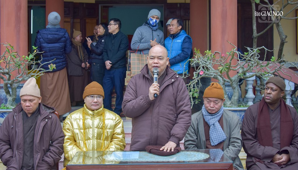 Thượng tọa Thích Thanh Phong chúc Tết đến người dân