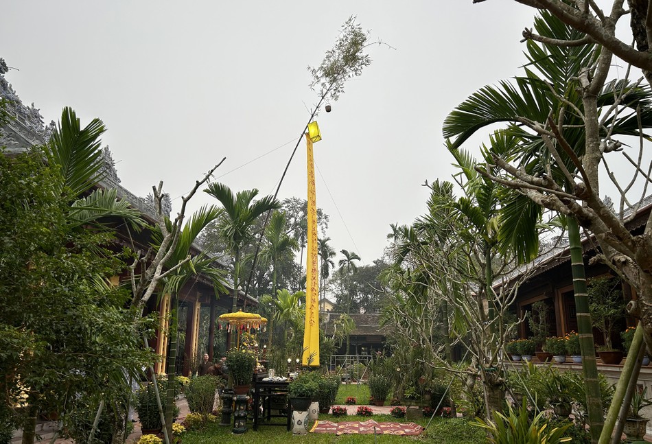 Câu nêu tại Quốc tự Diệu Đế Câu nêu tại Quốc tự Diệu Đế
