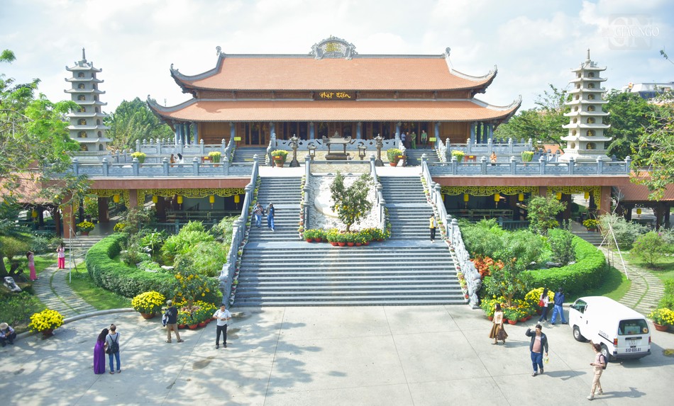 Tu viện Vĩnh Nghiêm tọa lạc tại P.Hiệp Thành, Q.12, TP.HCM, là cơ sở đào tạo khoa Luật thuộc Học viện Phật giáo VN tại TP.HCM