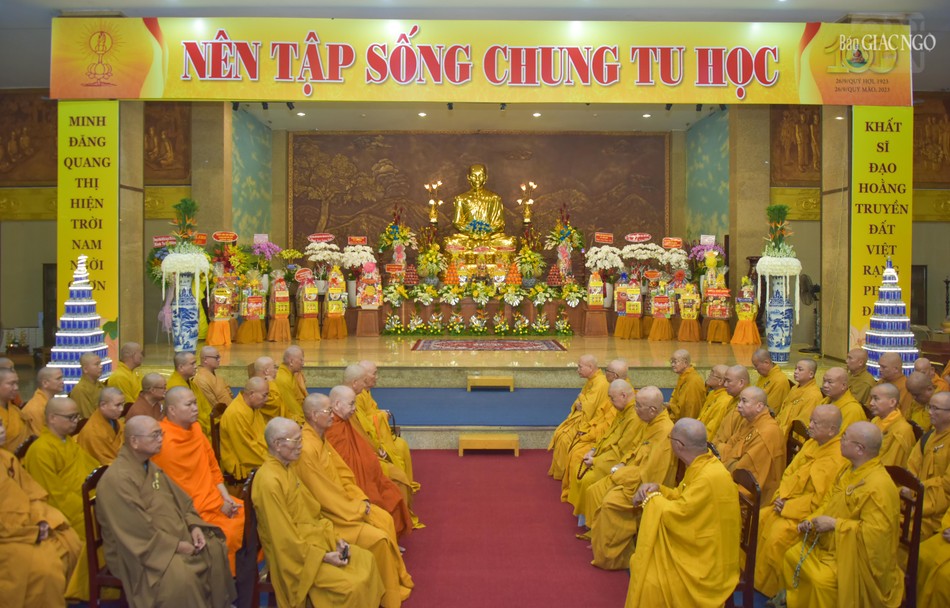 Chư tôn đức tham dự tưởng niệm