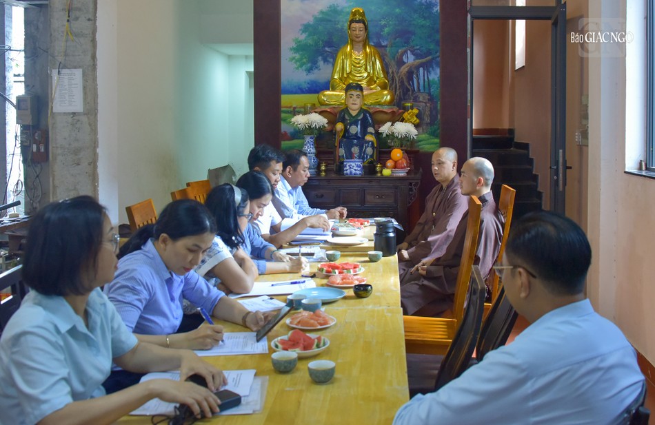 Buổi làm việc của đoàn kiểm tra việc quản lý thu chi tiền công đức tại chùa Sắc tứ Trường Thọ (Q.Gò Vấp) Buổi làm việc của đoàn kiểm tra việc quản lý thu chi tiền công đức tại chùa Sắc tứ Trường Thọ (Q.Gò Vấp)