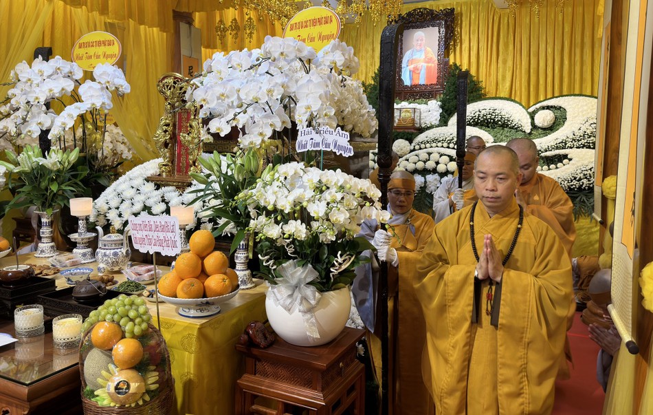 Hữu nhiễu kim quan