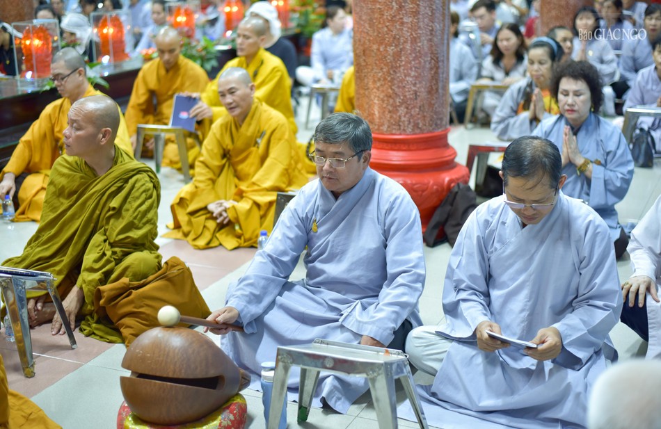 Chư Tăng, Phật tử tụng kinh ôn lại lời dạy của Đức Phật