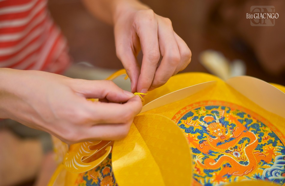 Họa tiết hình rồng - một trong tám bộ chúng thường theo ủng hộ Phật pháp...