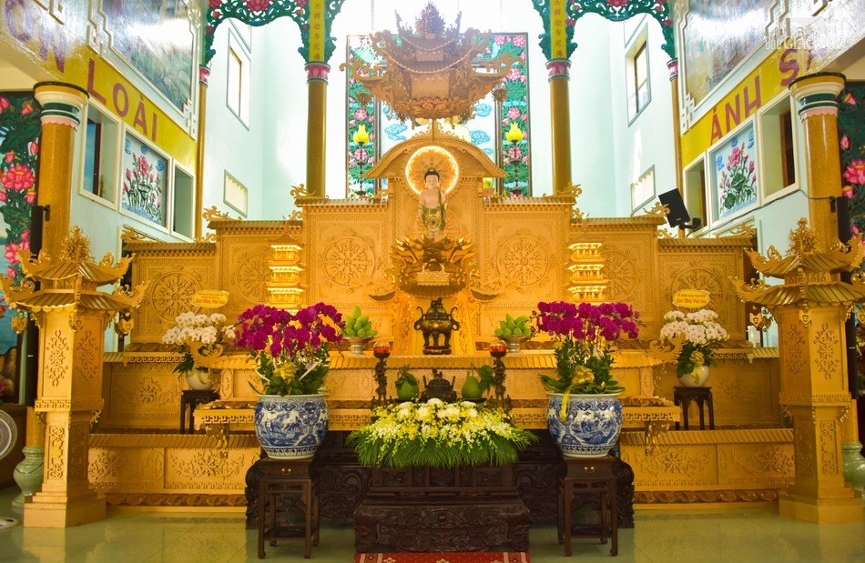 Lễ đài chính của Phật giáo Q.4 được thiết trí tại Linh Quang tịnh xá cơ bản đã được hoàn thiện