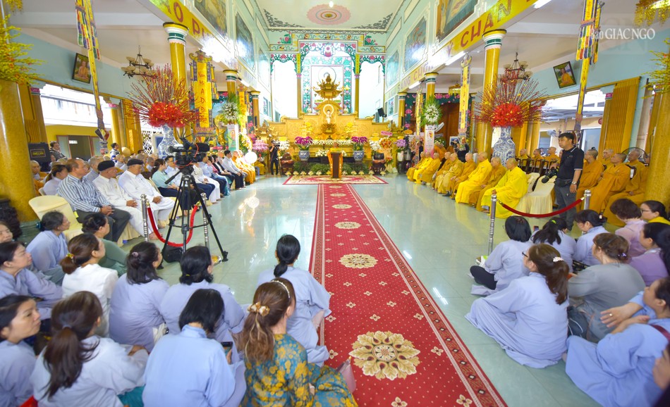 Toàn cảnh Đại lễ Phật đản Phật lịch 2568 của Phật giáo Q.4 tại Linh Quang tịnh xá sáng 8-4 ÂL