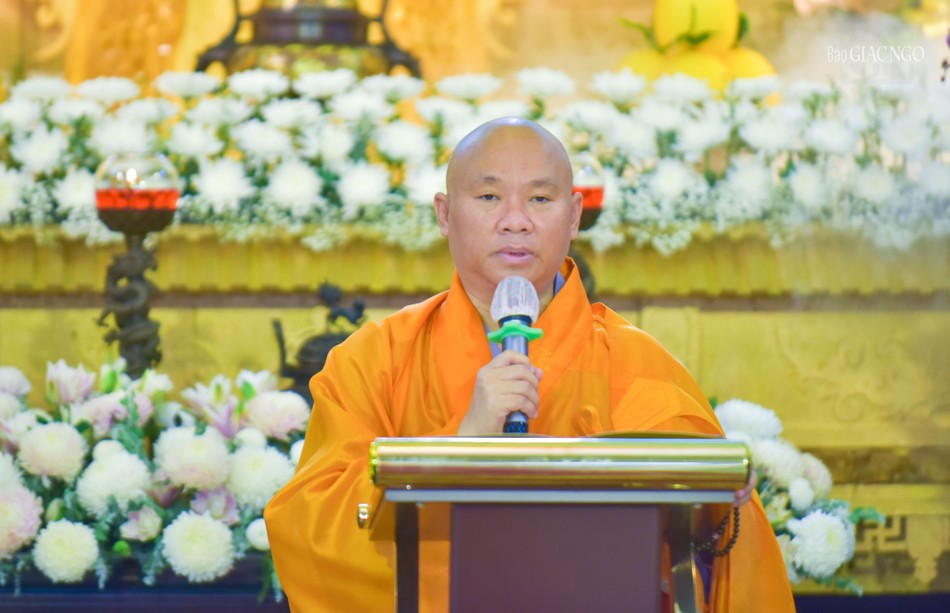 Thượng tọa Thích Minh Bảo đọc Diễn văn Phật đản