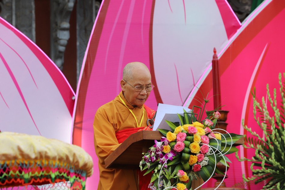 Trưởng lão Hòa thượng Thích Tâm Thủy tuyên đọc Thông điệp Đại lễ Phật đản