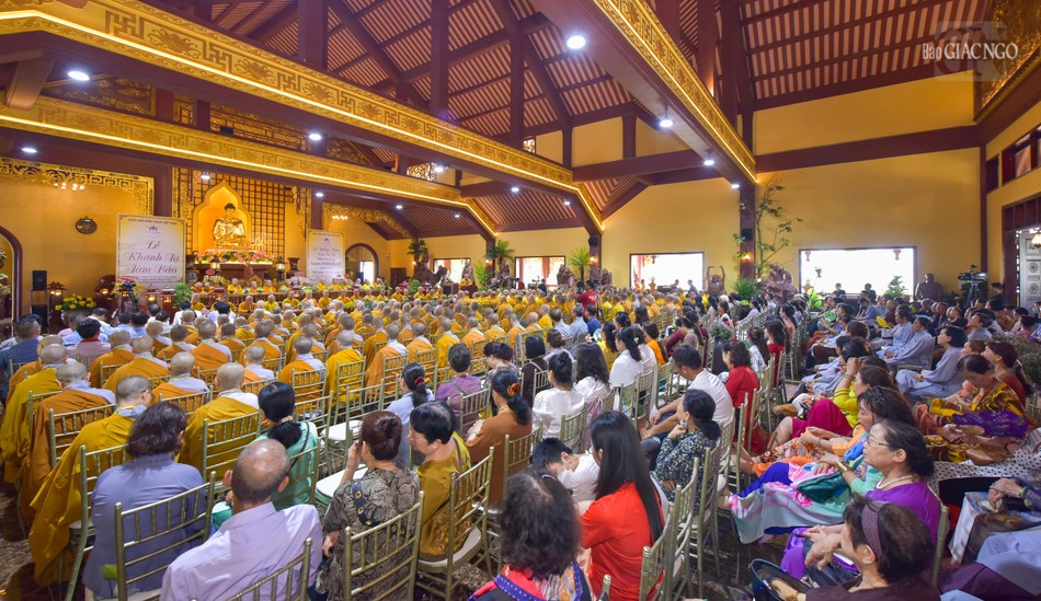 Tăng Ni, chính quyền, Phật tử tham dự buổi lễ