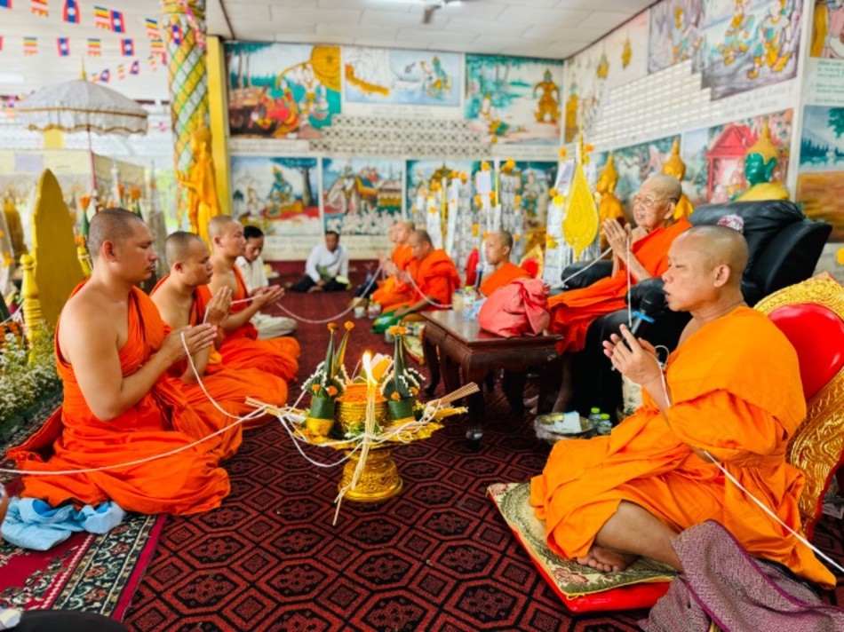 Chư Tăng cử hành các nghi thức trong buổi lễ Hodsong Chư Tăng cử hành các nghi thức trong buổi lễ Hodsong