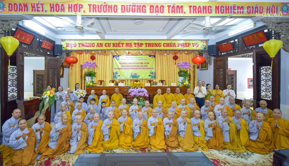 Chụp hình lưu niệm