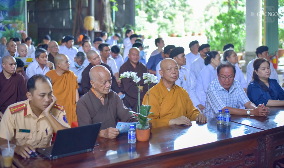 Chư tôn đức Ban Trị sự Phật giáo H.Nhà Bè, đại diện chính quyền tham dự Chư tôn đức Ban Trị sự Phật giáo H.Nhà Bè, đại diện chính quyền tham dự